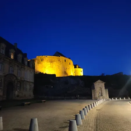 Le De La Garenne Sedan