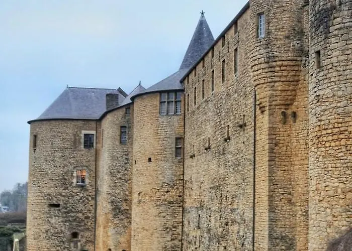 Le De La Garenne * Sedan