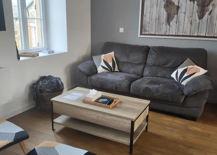 Le De La Garenne Sedan